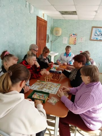 В отделении дневного пребывания отдыхающие интересно и с пользой проводят досуг.